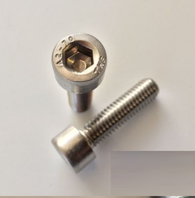 Bulloni testa cilindrica a brugola  diametro 8 mm zincati 8.8